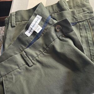 Amazon Essentials Men's Green Chinos